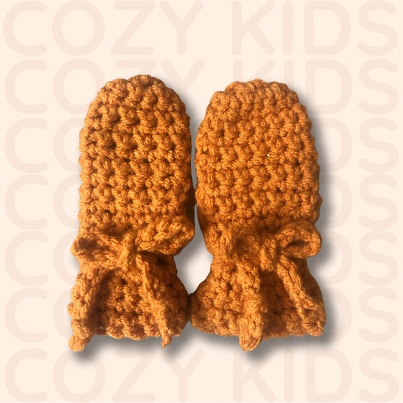 “Cozy Loom” Handmade Crochet Baby Mittens - Picture 1 of 1